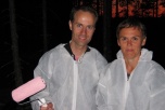 Bild på Martin och Annika utanför flygplatsen i Luleå