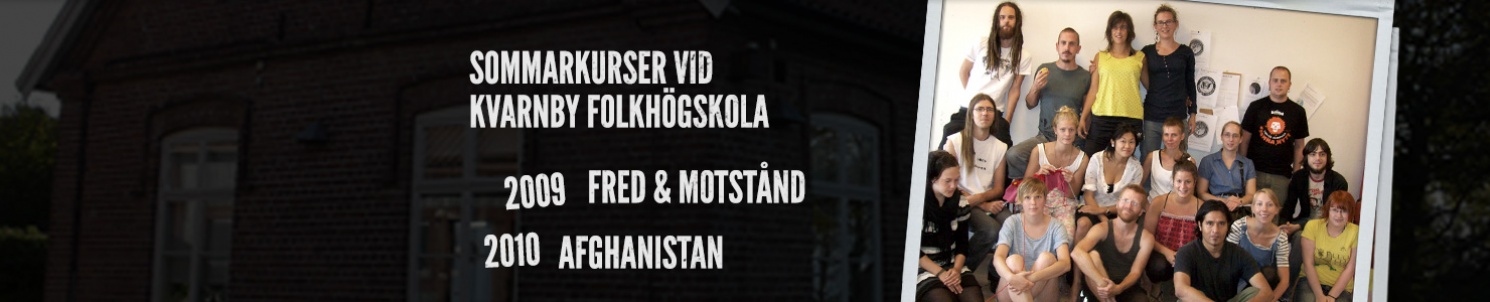 Gruppbild på deltagare, och text: "Sommarkurser på kvarnby Folkhögskola. 2009: Afghanistan, 2010: Fred och Motstånd."